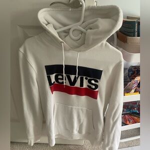 White levi’s hoodie